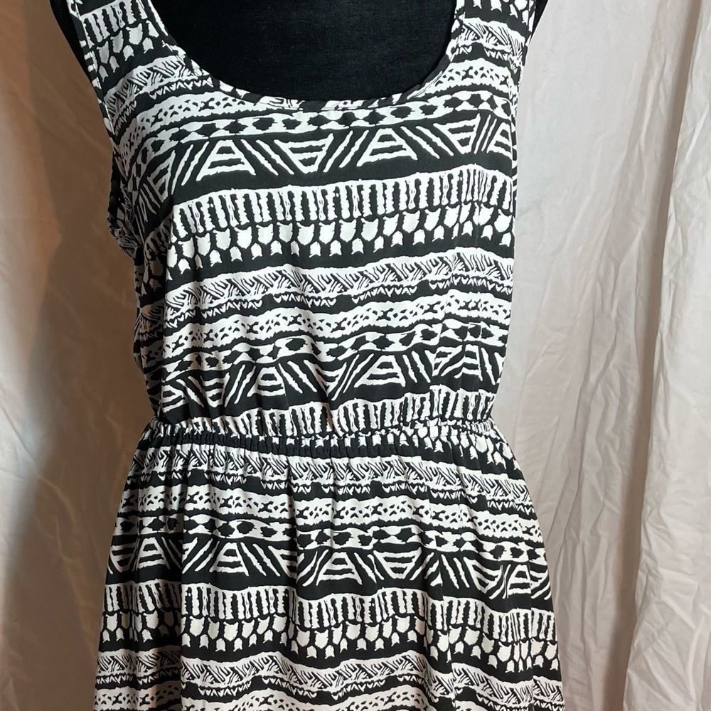 SOLD.   Forever 21 Black & White Boho Style Night Out Dress Size Large - Picture 3 of 12